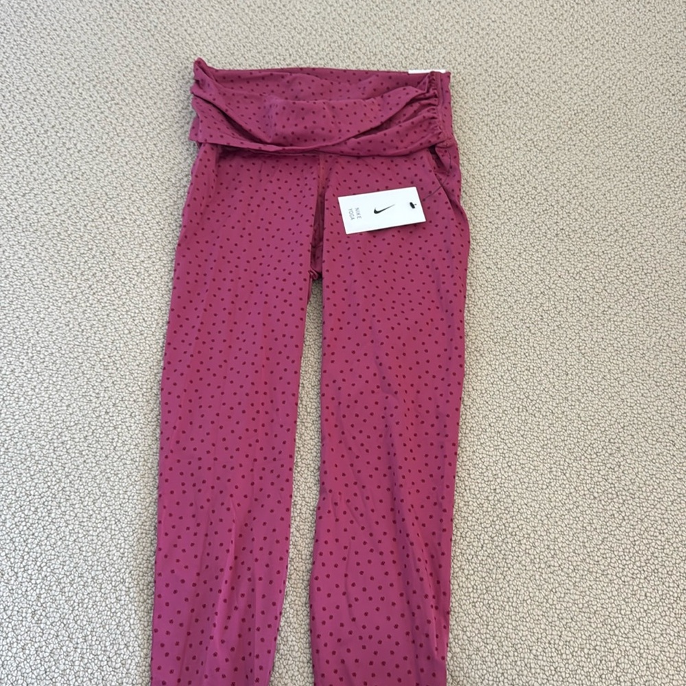 NWT- Nike yoga leggings
